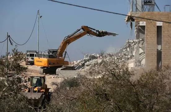 الاحتلال يهدم منشآت زراعية في عناتا شمال شرق القدس